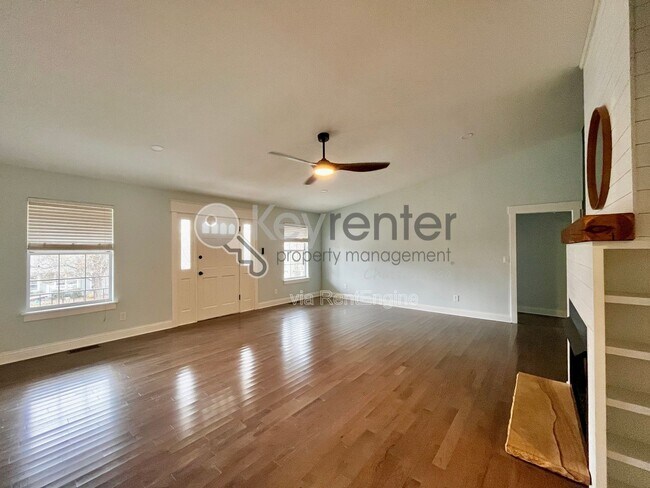 Foto del edificio - 6011 Barkley Creek Dr