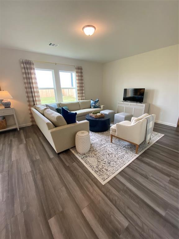 Foto del edificio - 4000 Tulip Tree Ln