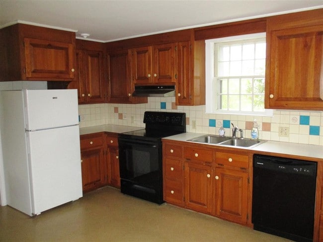 Building Photo - 48 Perkins Ln