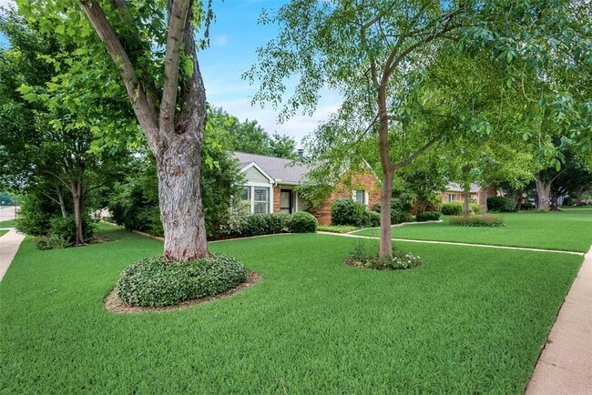 Building Photo - 900 Tupelo Dr