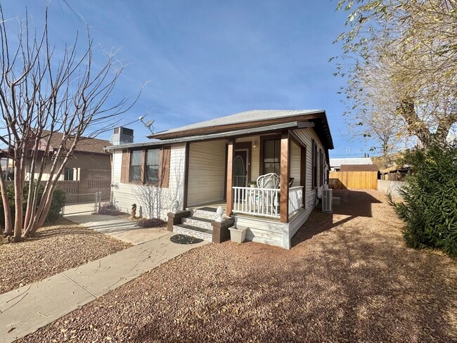 Building Photo - Charming 3-Bedroom Home in the Heart of Downtown Kingman – Partially Furnished