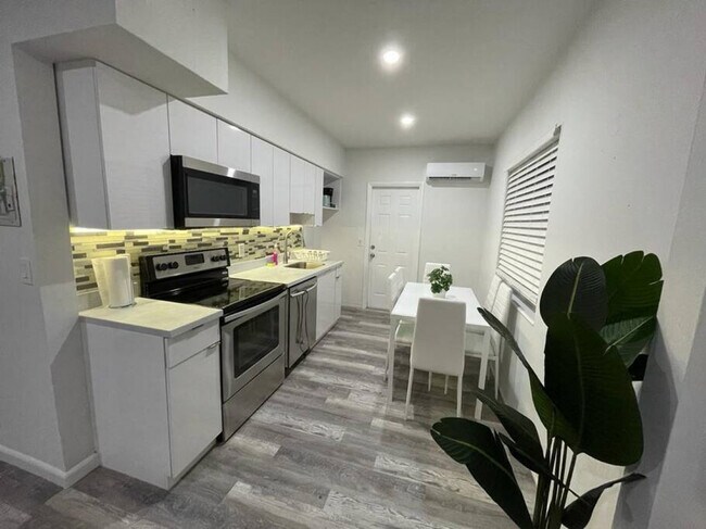 Foto del edificio - 1111 SW 37th Ave
