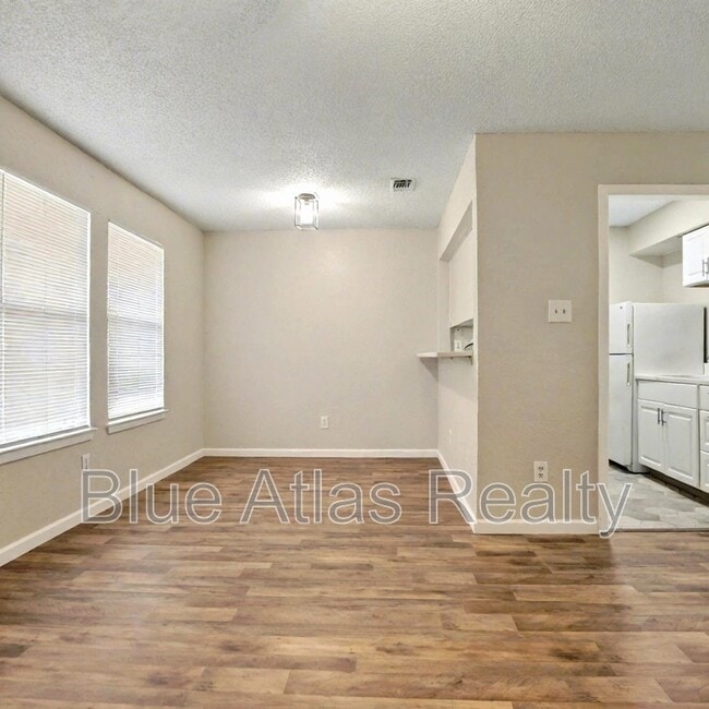 Building Photo - 5519 Wellesley Ave