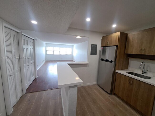 Foto del edificio - 200 Lakeview Dr