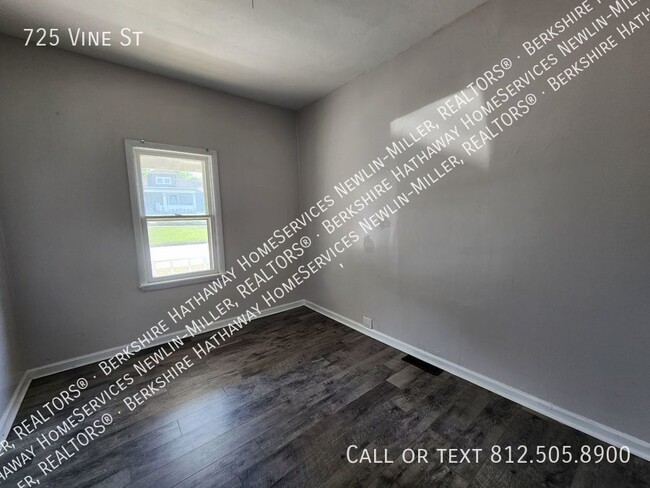 Building Photo - 2 Bed 1 Bath located in Clinton