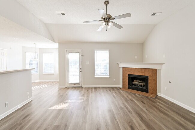 Building Photo - 1296 Lagrange Downs