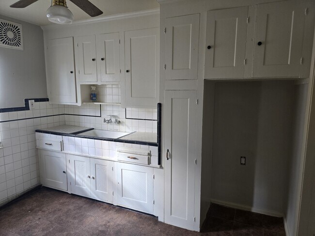 Foto del edificio - 11381 Whitehill St