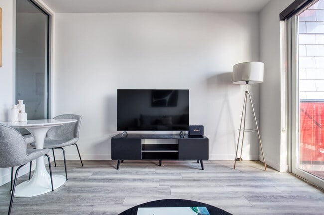 Foto del edificio - 1530 Belmont Ave