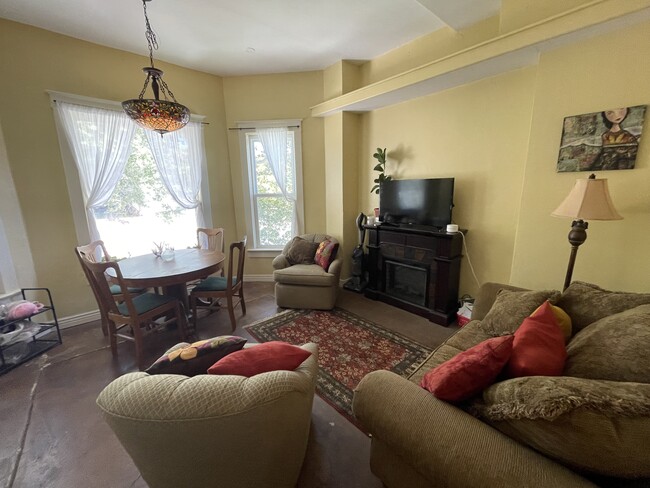 Building Photo - 486-1 E 3rd Ave