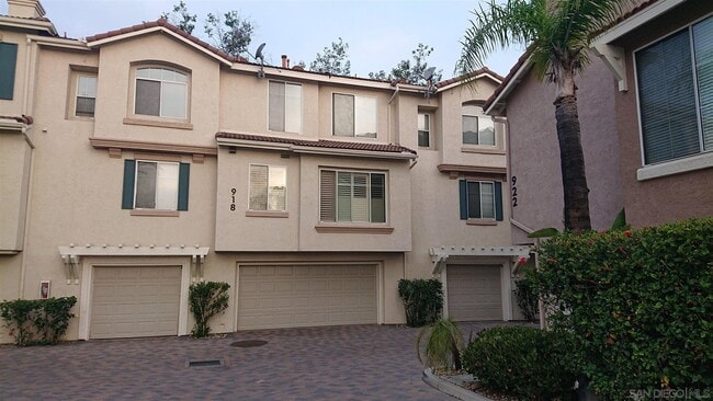 Building Photo - 918 Camino De La Reina