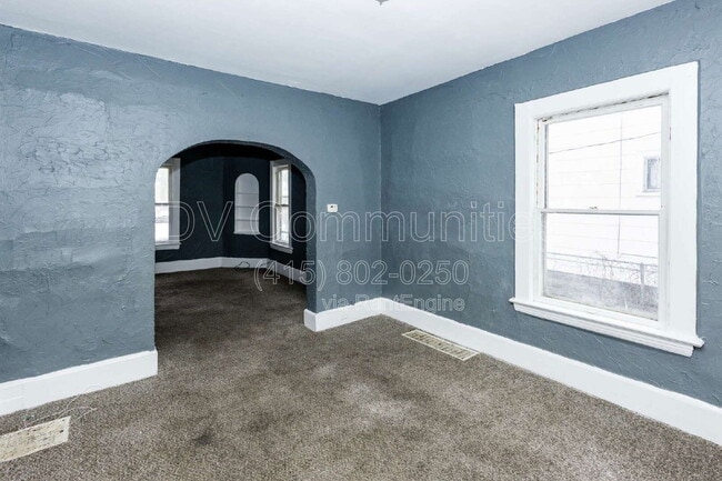 Building Photo - 2142 W 105th St