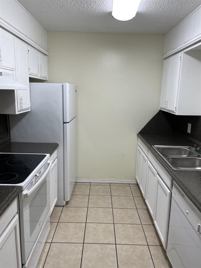 Building Photo - 2111 NW Lindy Ave