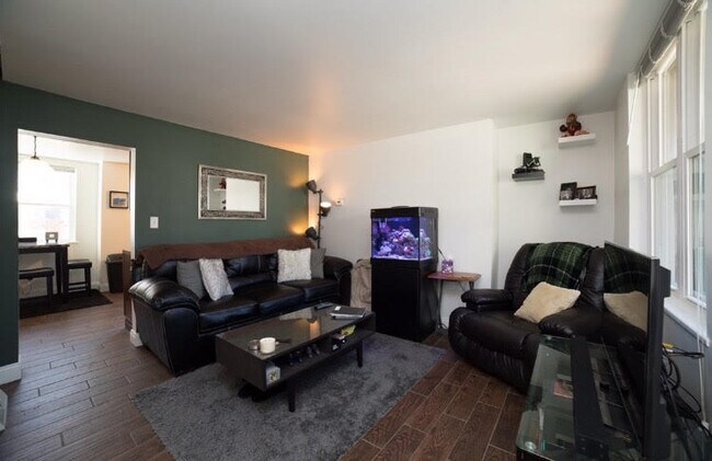 Sala de estar - 415 Sweetbriar St