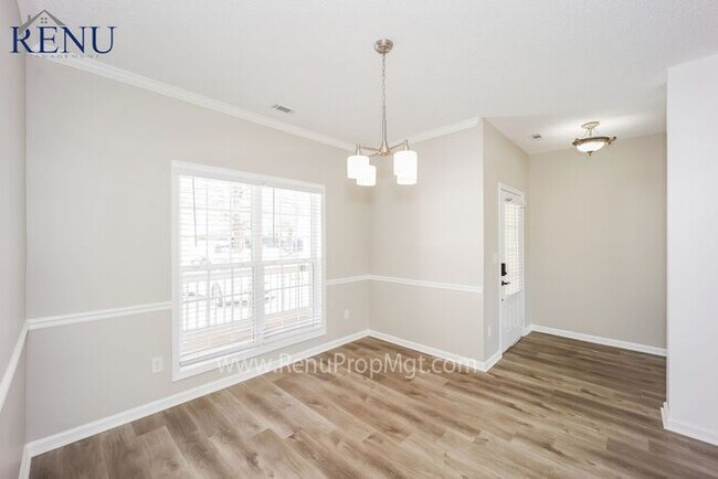 Building Photo - Now Available! 5 Bedroom 3 Bath!
