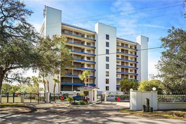 Foto del edificio - 2780 N Riverside Dr