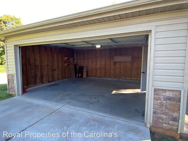 Foto del edificio - 3 br, 1 bath House - 110 Naomi Rd