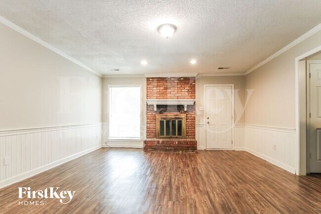 Building Photo - 6894 Rockbrook Dr
