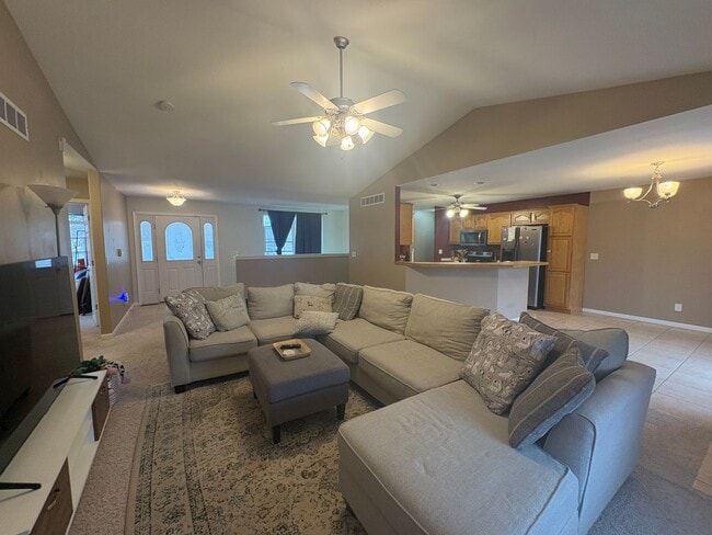 Foto del edificio - Spacious west side 3 Bedroom, 2 Bath home, close to Ft. Riley!