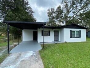 Building Photo - 9443 Sibbald Rd