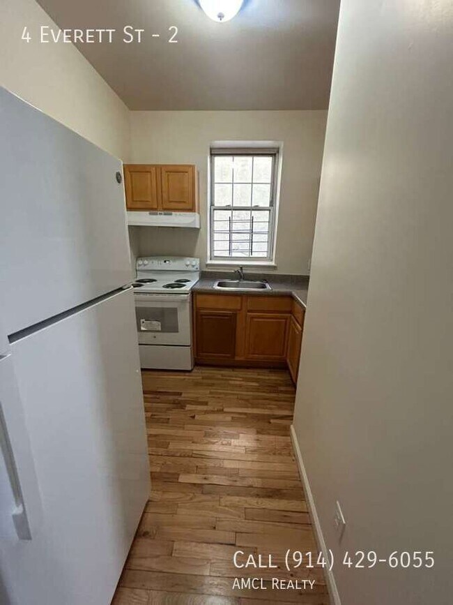 Building Photo - 4 Everett St