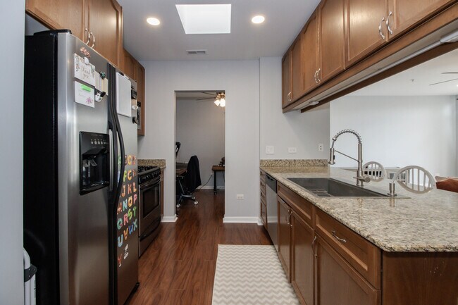 Foto del edificio - 7243 Madison St
