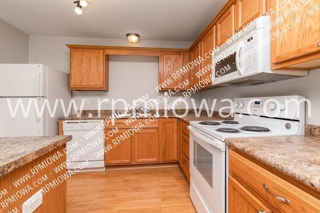 Building Photo - 3181 SW Sharmin Ln