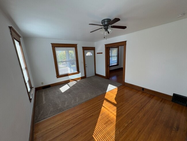 Foto del edificio - 1234 Goodhue Blvd