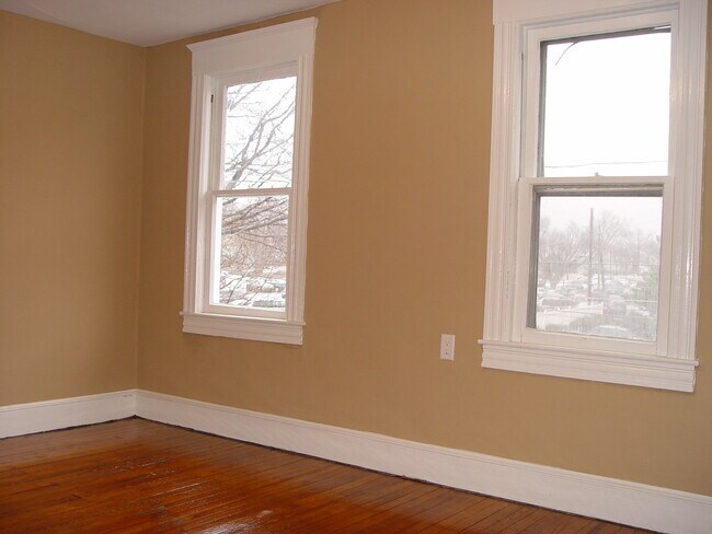 Building Photo - 24 Poplar St