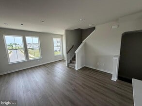Building Photo - 368 Mingo Way