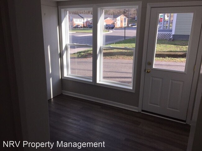 Foto del edificio - 5 br, 3 bath House - 504 2nd Ave