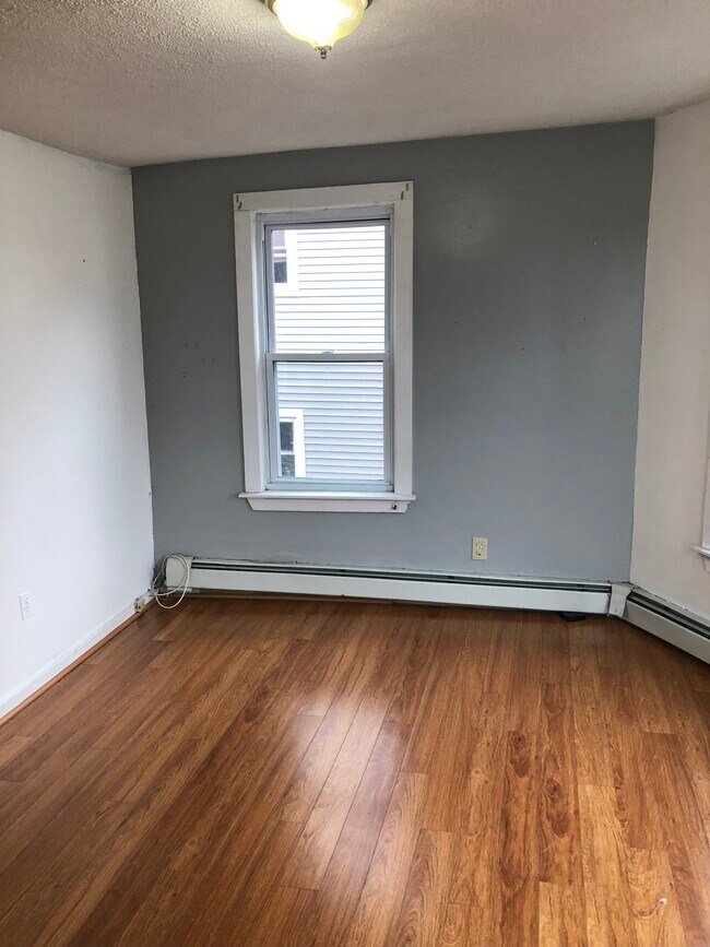 Living room - 81 Bellevue Ave
