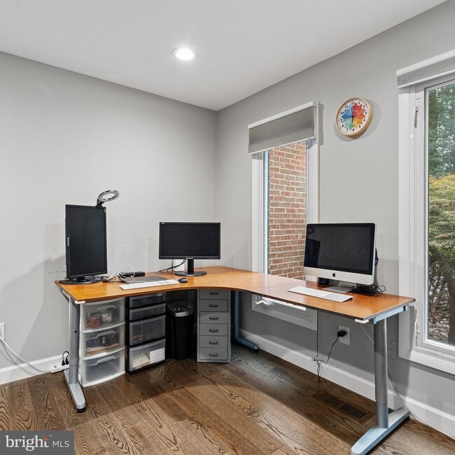 Foto del edificio - 3704 Oak Hill Way