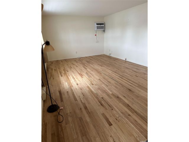 Foto principal - 2268 Merrick Ave