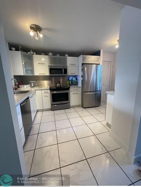 Foto del edificio - 1670 NE 191st St