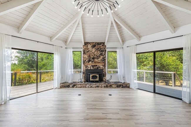 Building Photo - Beautiful 4-Bedroom 2-Bathroom Home