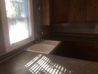 Foto del edificio - 3128 W 16th St