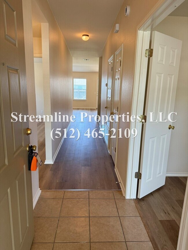 Building Photo - Beautiful, Clean 4 Bedroom 2 bath house