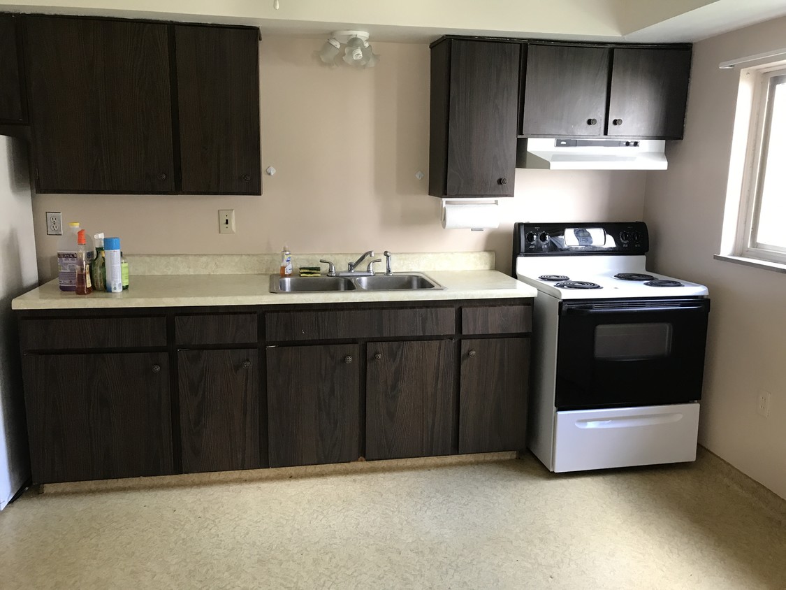 Kitchen - 403 Phillips St