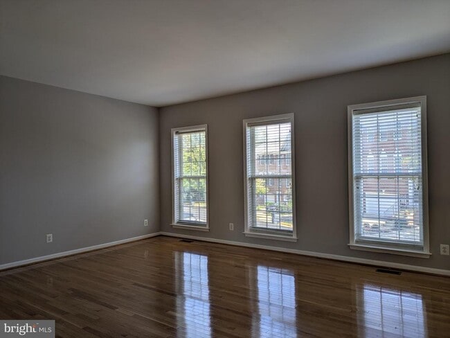 Building Photo - 4016 Timber Oak Trl