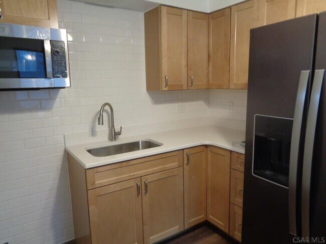 Foto del edificio - 626 Evergreen St