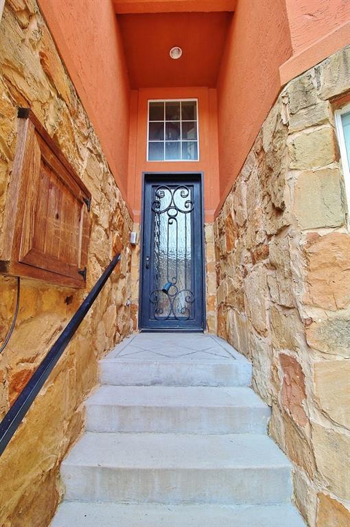 Building Photo - 2625 Villa Di Lago Dr