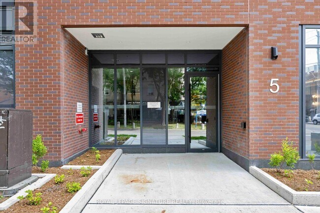 Photo du bâtiment - 1200-1200 Dundas St W