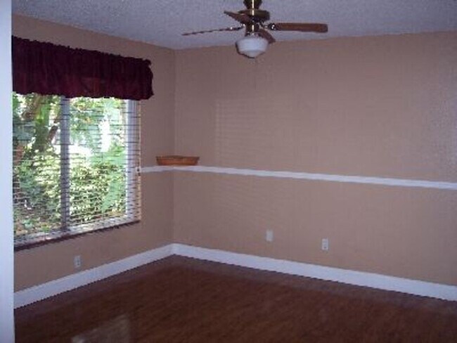Building Photo - 2381 Timbercrest Cir W