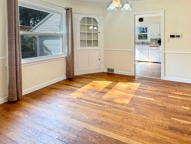 Foto del edificio - Lovely 3 bedroom 1.5 bathroom Cape Code st...