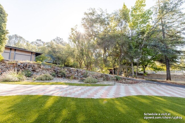 Foto del edificio - 3561 Castlebrook Rd