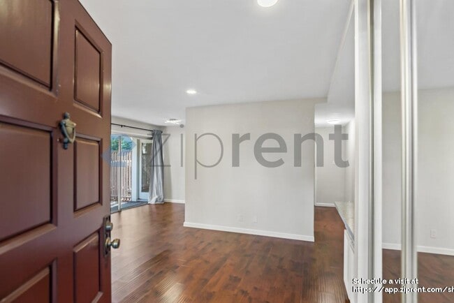 Building Photo - 280 Easy St