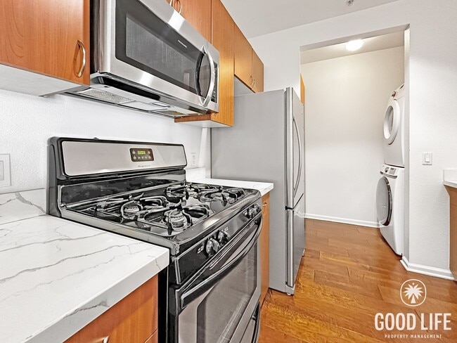 Building Photo - Resort-Style 1BR in Anaheim | Gym, Pool, Jacuzzi & Balcony