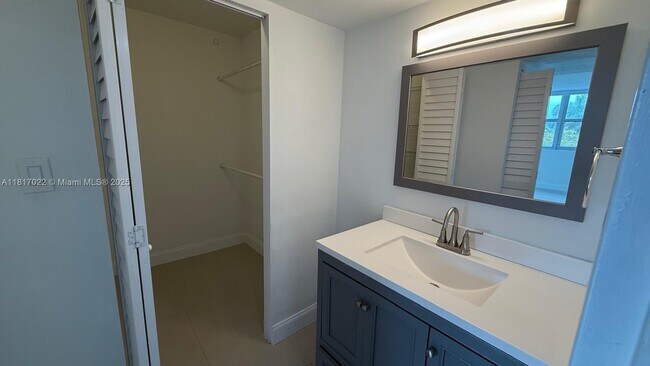 Foto del edificio - 16546 NE 26th Ave