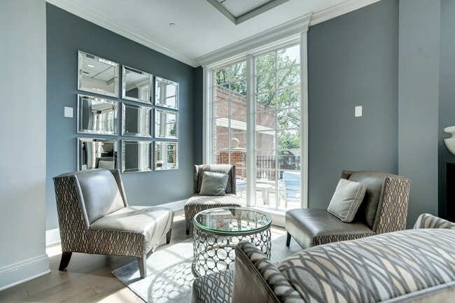 Comfortable Seating Areas in Clubhouse Ideal for Remote Work - The Park At Arlington Ridge