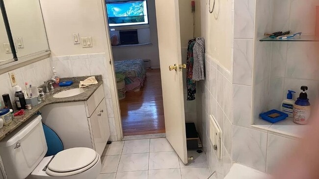 Building Photo - 395 Broadway